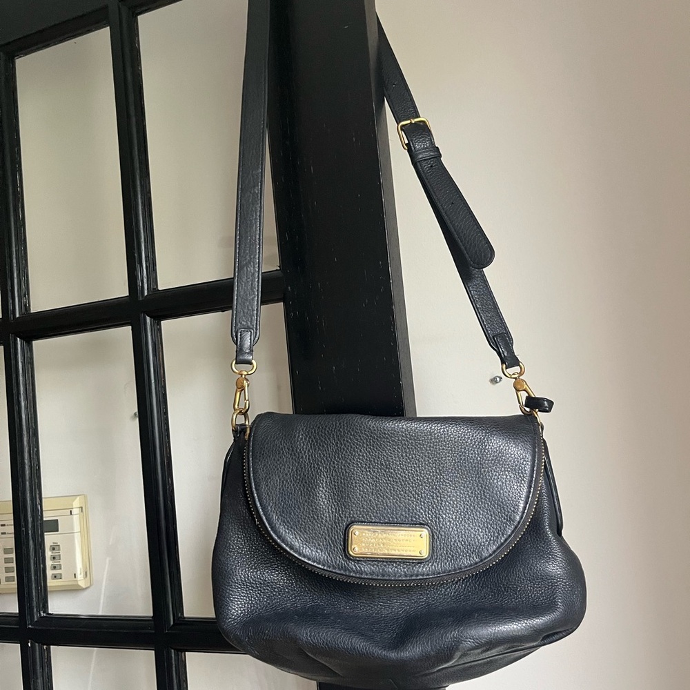 Marc Jacobs Black and Gold Crossbody Bag Timeless Elegance